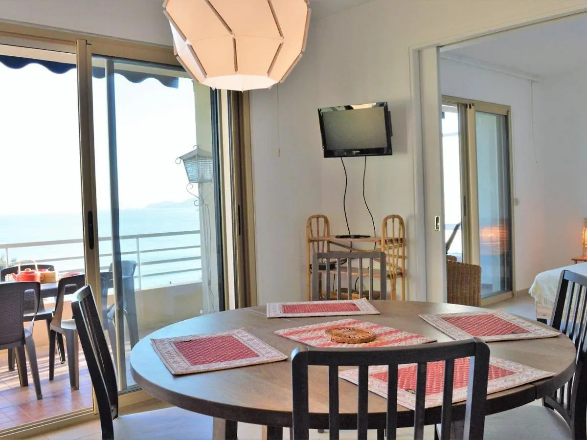 Appartement T2 Climatise, Terrasse, Plage A 3 Couchages - Fr-1-251-379 Le Lavandou 0*,  France