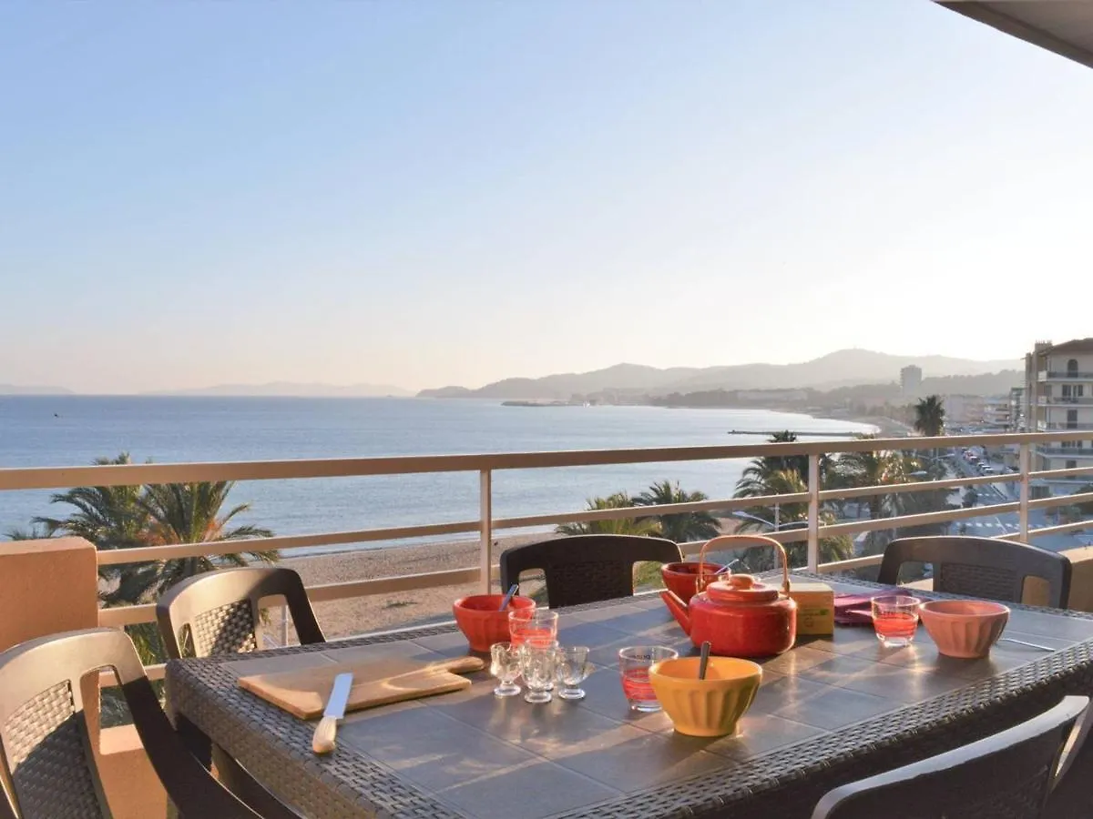 Appartement T2 Climatise, Terrasse, Plage A 3 Couchages - Fr-1-251-379 Le Lavandou Apartment