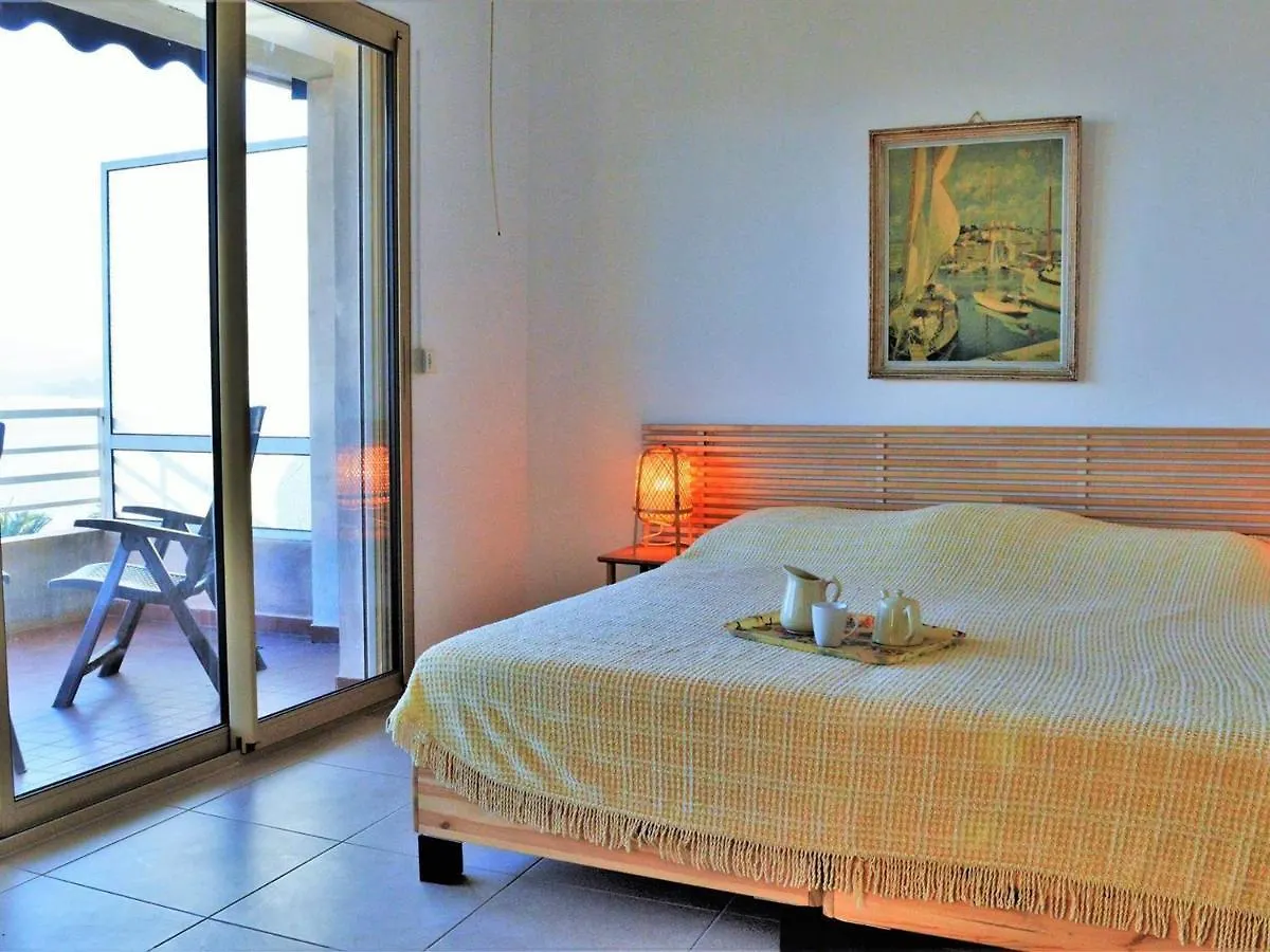 Apartment Appartement T2 Climatise, Terrasse, Plage A 3 Couchages - Fr-1-251-379 Le Lavandou France