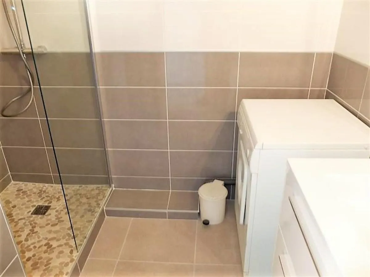 Appartement T2 Climatise, Terrasse, Plage A 3 Couchages - Fr-1-251-379 Le Lavandou Apartment